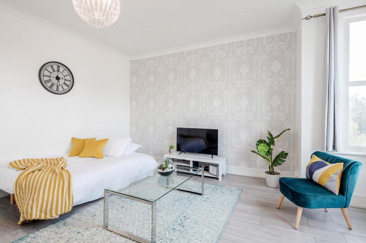Business & Leisure 2 Bedroom & Parking By Damask Homes Ілфорд Екстер'єр фото