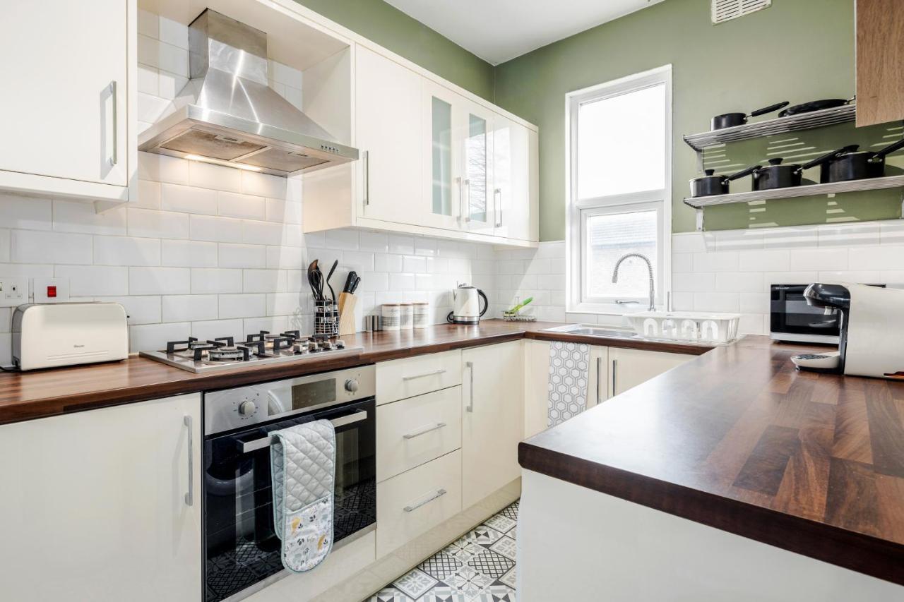 Business & Leisure 2 Bedroom & Parking By Damask Homes Ілфорд Екстер'єр фото